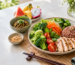 Bữa ăn Việt Nam cân bằng với rau, đạm và ngũ cốc nguyên hạt